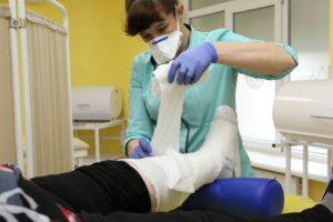 Компресійна терапія та багатокомпонентний бандаж