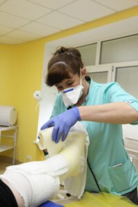 Компресійна терапія та багатокомпонентний бандаж
