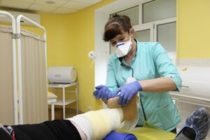 Компресійна терапія та багатокомпонентний бандаж
